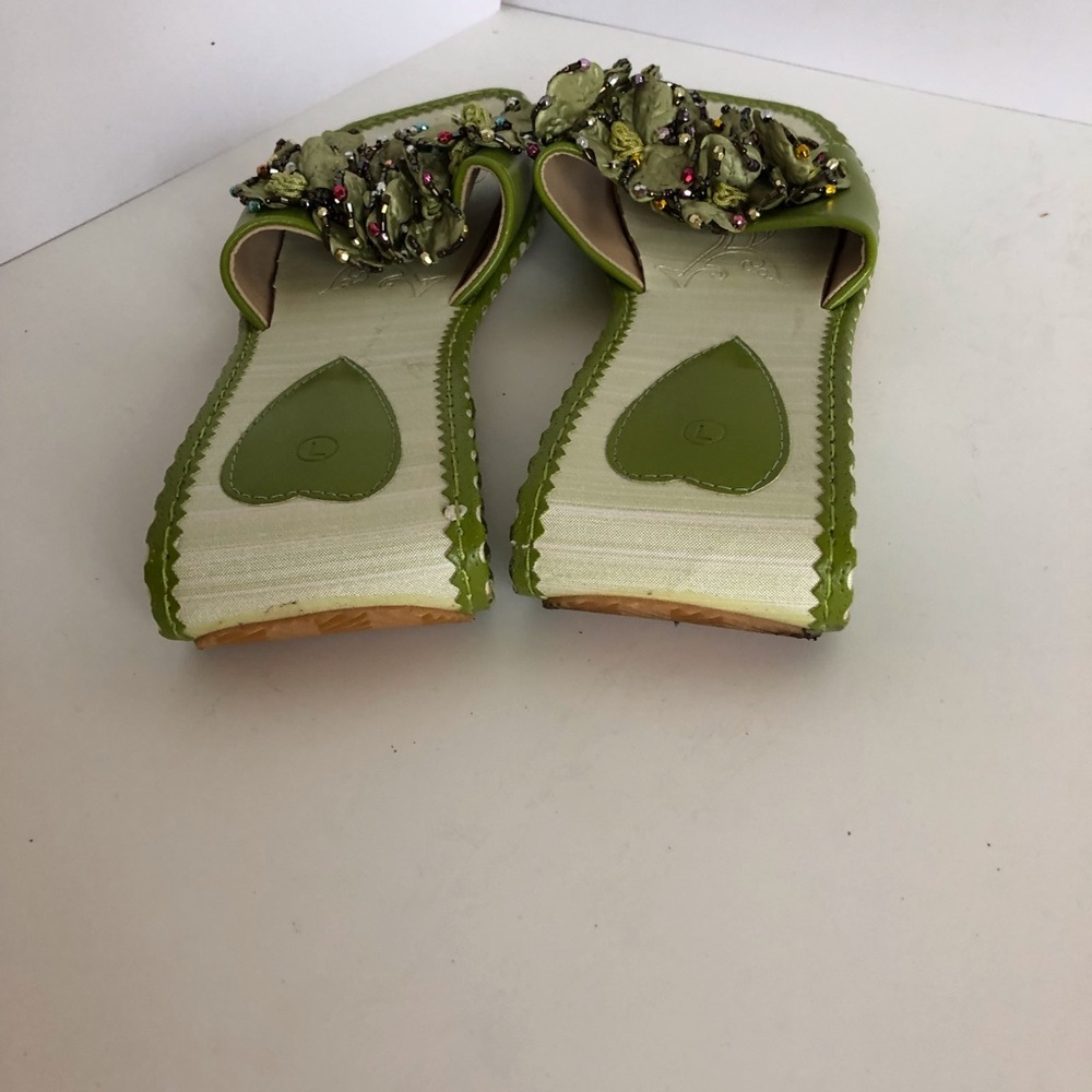 Unique Oriental Flare Sandal - Picture 5 of 7